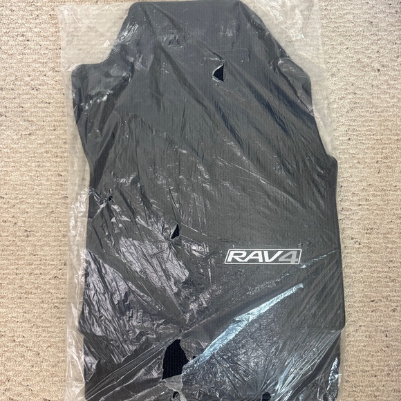 NWT Toyota Genuine 2 Black Carpet Floor Front Mats (PT206-42190-01) - Picture 5 of 5